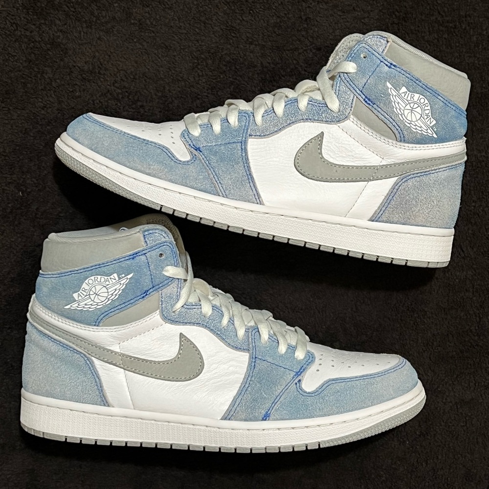 ❌SOLD❌Jordan 1 High ‘Hyper Royal’ - Picture 2 of 9